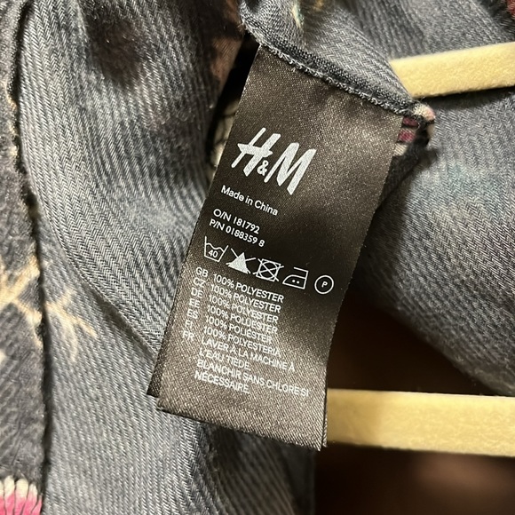 H&M Infinity Scarf - Picture 3 of 3